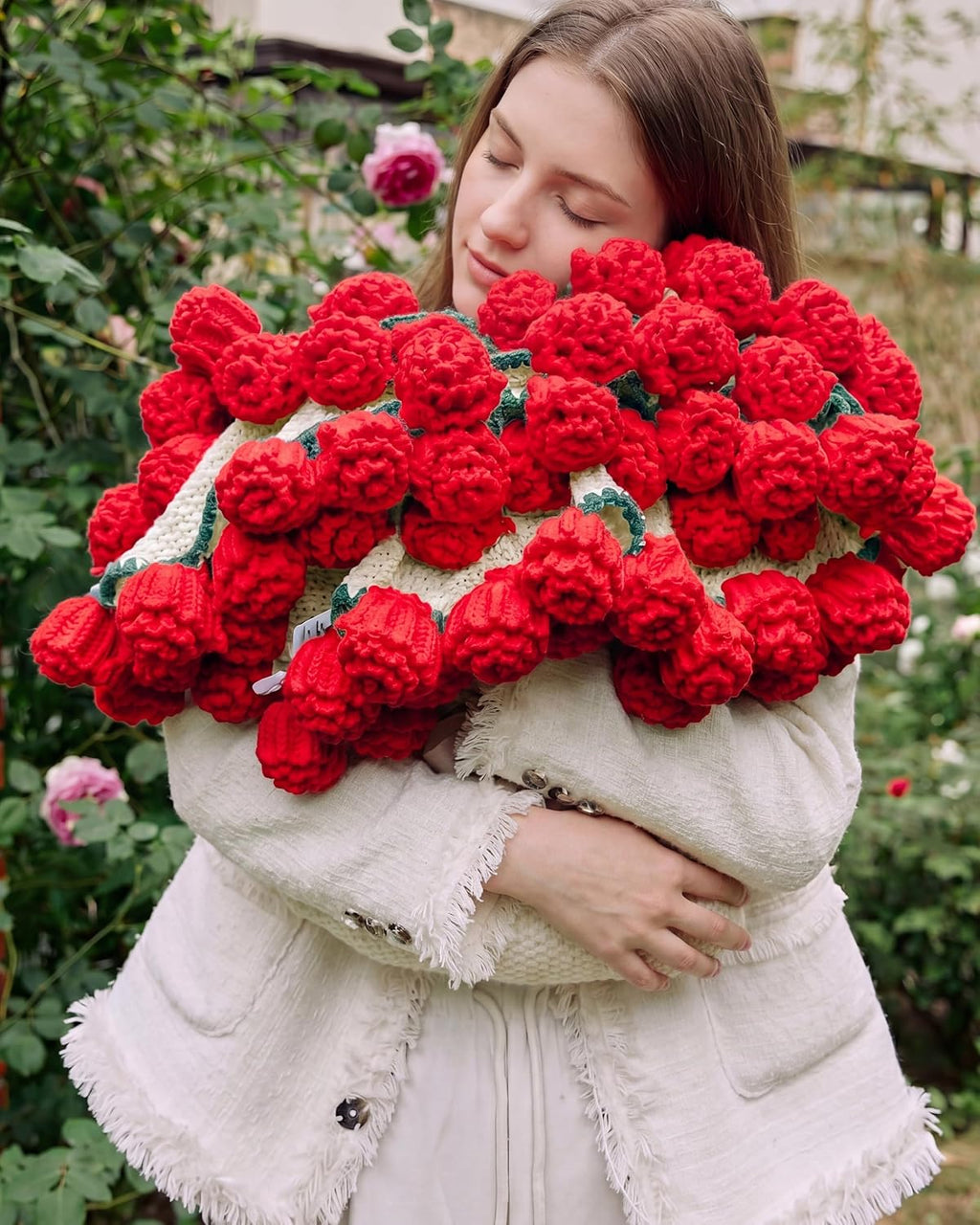 3-in-1 Round Rosebud Knit Throw - Red, 130cm Diameter