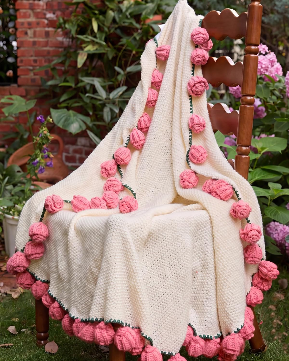 3-in-1 Round Rosebud Knit Throw - Pink, 130cm Diameter