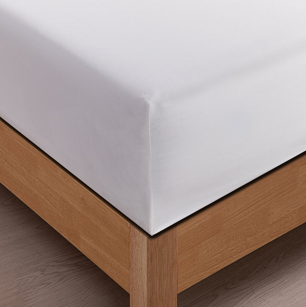 CleverPolly 100% Vintage Washed Microfibre Fitted Sheet Set – Ultra Soft & Lightweight All-Season Fitted Sheet with Matching Pillowcases (White)